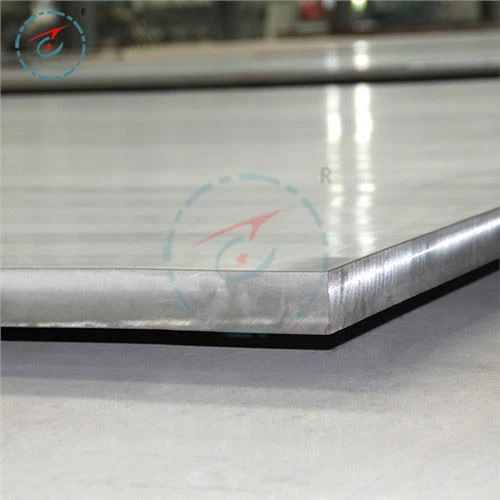 Sprengiefni títaníum klæddar stálplötur